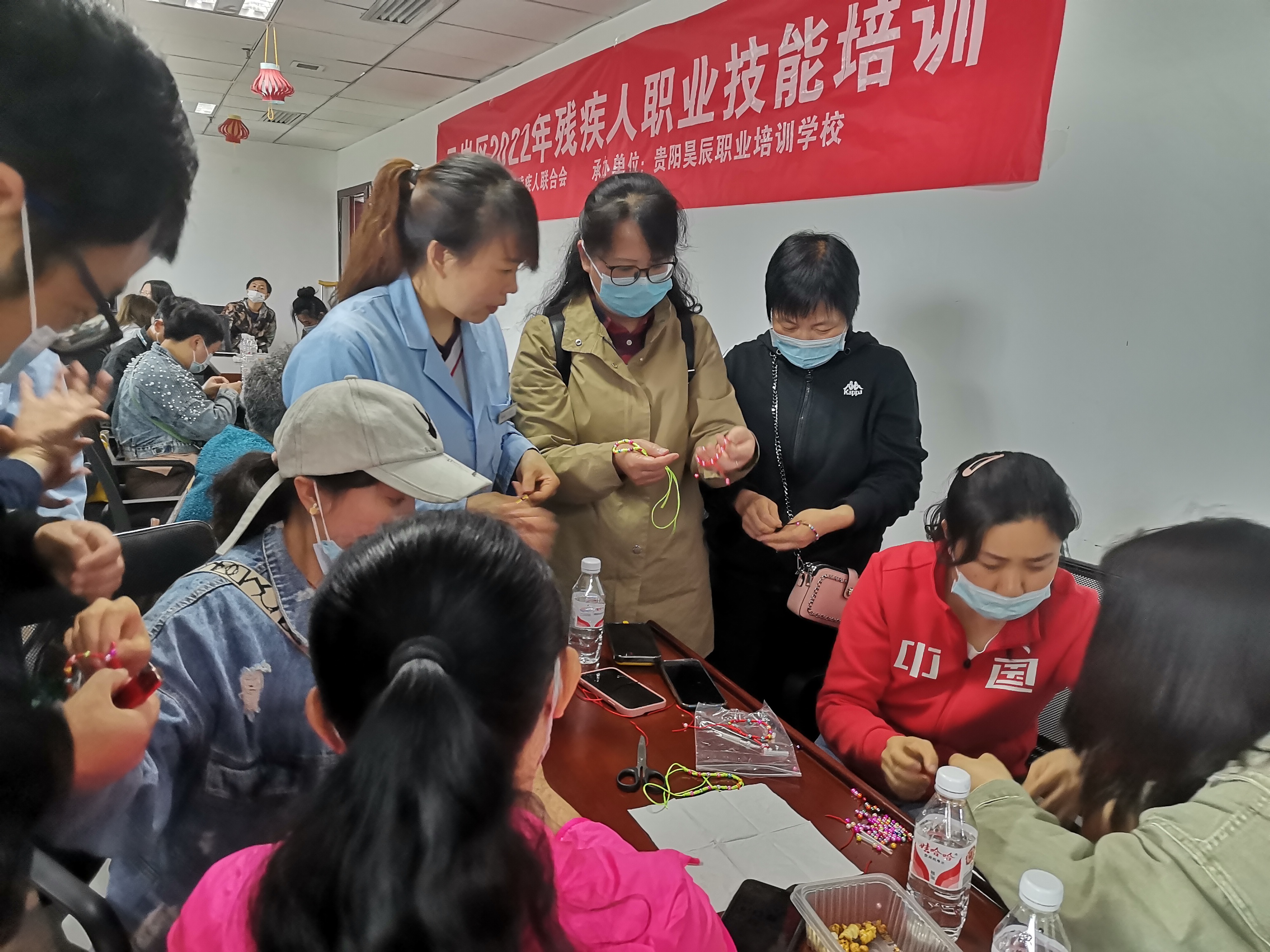 云岩区残联开展残疾人手工制作培训3.jpg